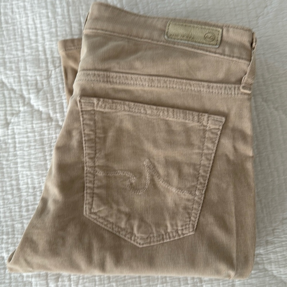 AG pants the Legging. Low rise. Fits small, more like size 25/26